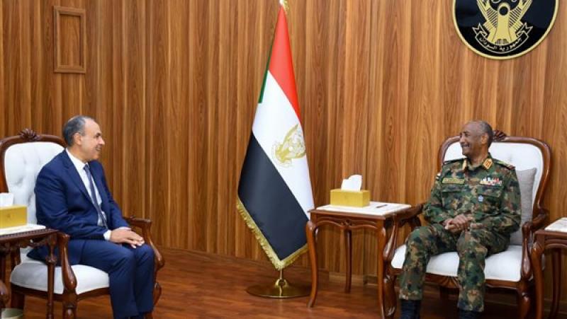 وزير الخارجية يلتقي رئيس مجلس السيادة السوداني