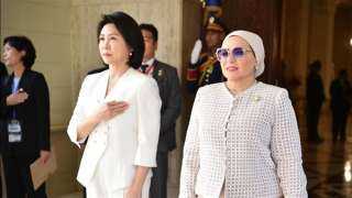 السيدة انتصار السيسي ترحب بقرينة رئيس كوريا الجنوبية خلال زيارتها الرسمية لمصر