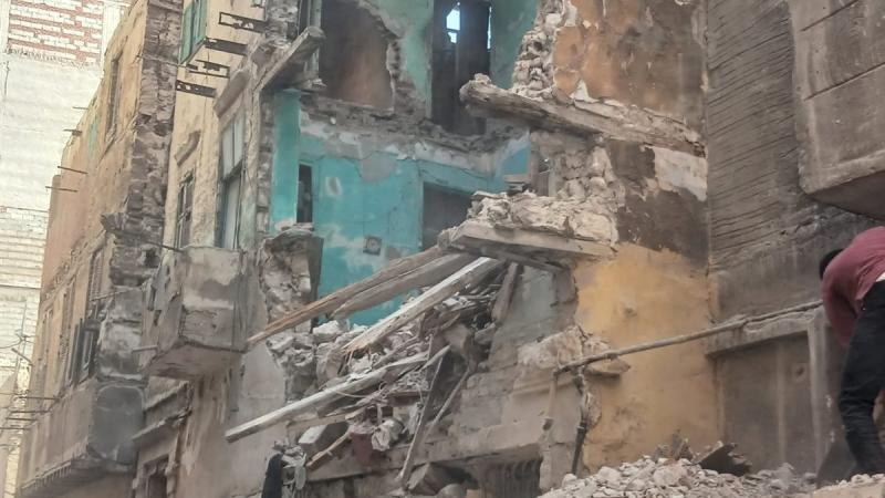 انهيار عقار