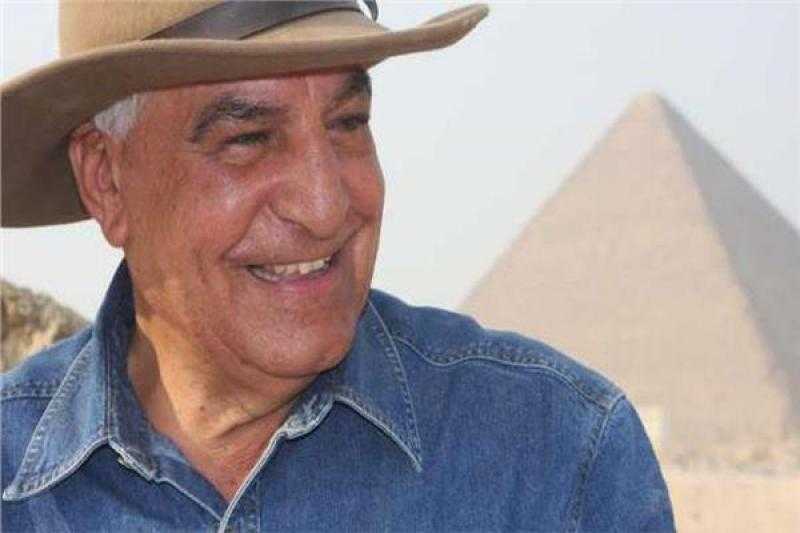 زاهي حواس يلقي محاضرة عن المتحف الكبير بتجارة عين شمس