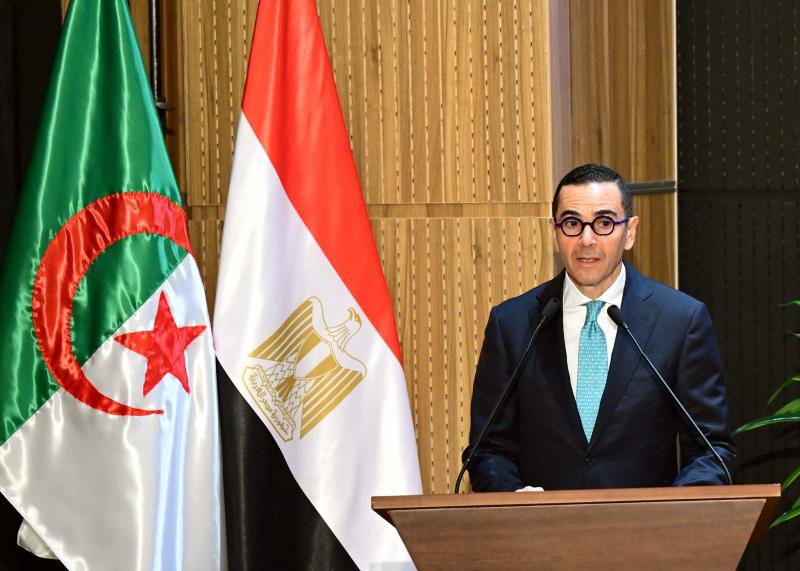 مصر والجزائر : تعاون و تعظيم حجم الاستثمارات والتجارة بين البلدين 