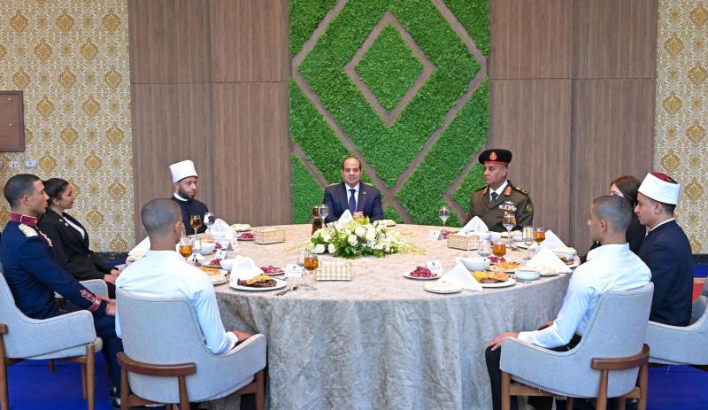 الرئيس السيسى : يشهد اختبارات كشف الهيئة للطلبة المُتقدمين للالتحاق بالأكاديمية العسكرية المصرية والكليات العسكرية