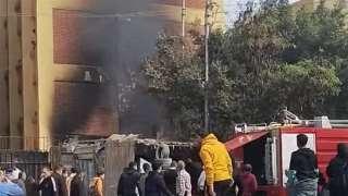 السيطرة على حريق  خلف مبنى بمدرسة المحلة الميكانيكية