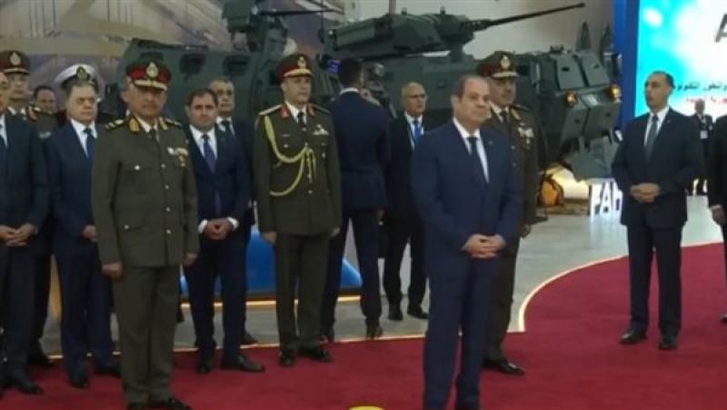 الرئيس السيسي يتفقد المعرض الدولي للصناعات الدفاعية
