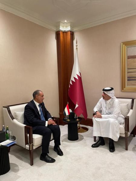 وزير الخارجية يلتقي رئيس مجلس الوزراء وزير الخارجية القطري في الدوحة