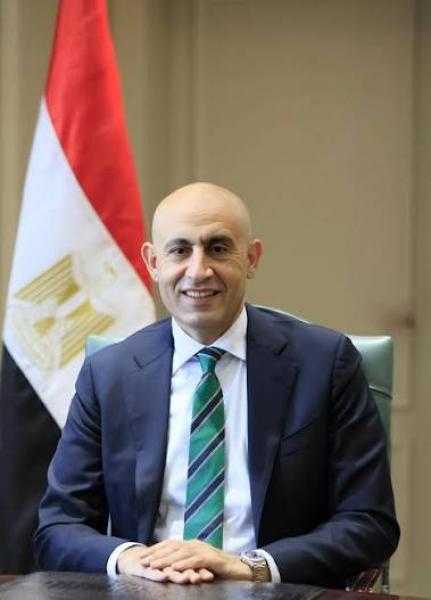 وزير التربية والتعليم ومحافظ أسوان يتابعان سير الدراسة بمدرسة الشهيد عمرو فريد