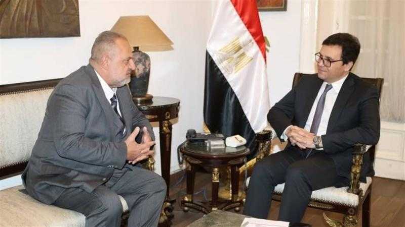 ︎وزير الثقافة يلتقي الفنان القدير خالد الصاوي لبحث إنشاء المركز الدولي للتدريب على فنون المسرح