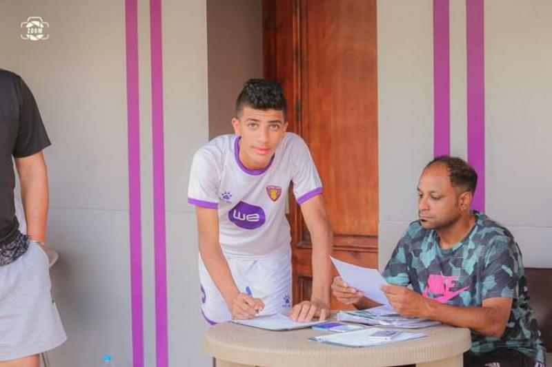 محمد منير يوقع للمقاولون العرب 