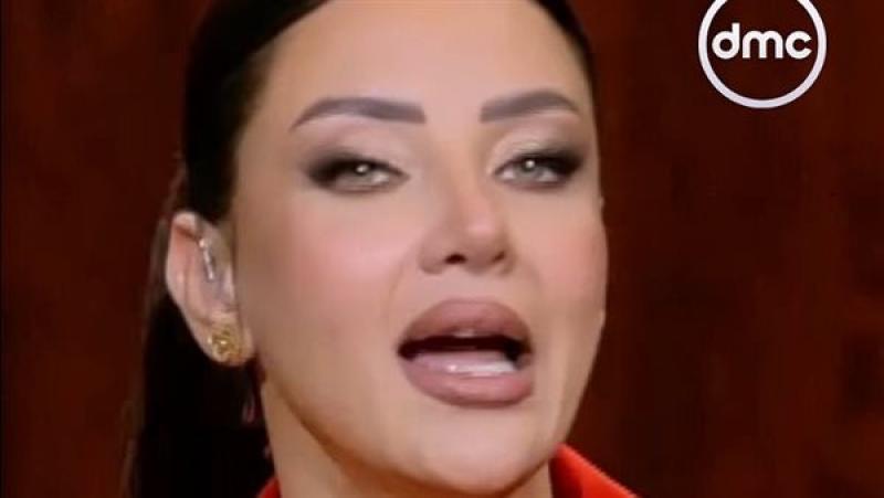 بعد هزيمة منتخب مصر.. رضوى الشربيني للستات: سيبوا الرجالة في حالها