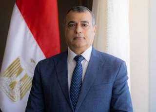 وزير الإنتاج الحربي يتابع العملية الإنتاجية بشركة أبو زعبل للكيماويات المتخصصة