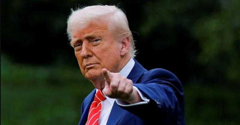 ترامب ممازحًا ملك البحرين: «غني جدًا لديه كامل الحرية للجلوس في أي مكان»