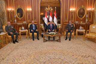 الرئيس السيسى يشارك القوات المسلحة حفل الإفطار ويكرم الفريق أول عبد... الرئيس السيسى يشارك القوات المسلحة حفل الإفطار ويكرم الفريق أول عبد المجيد صقر