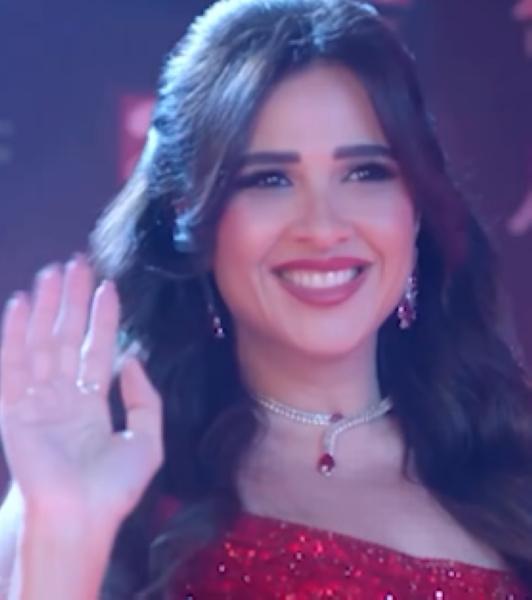 ياسمين عبد العزيز