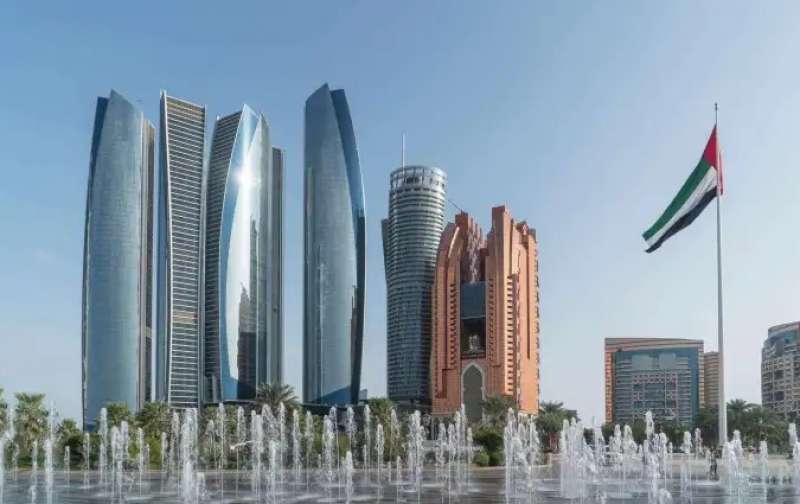 الإمارات تغلق مجالها الجوي مؤقتا كإجراء احترازي