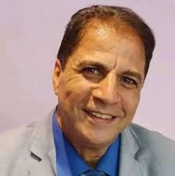 الكاتب الصحفي عبدالنبي عبدالستار 