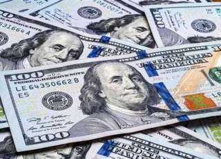 تراجع الدولار في منتصف تعاملات اليوم