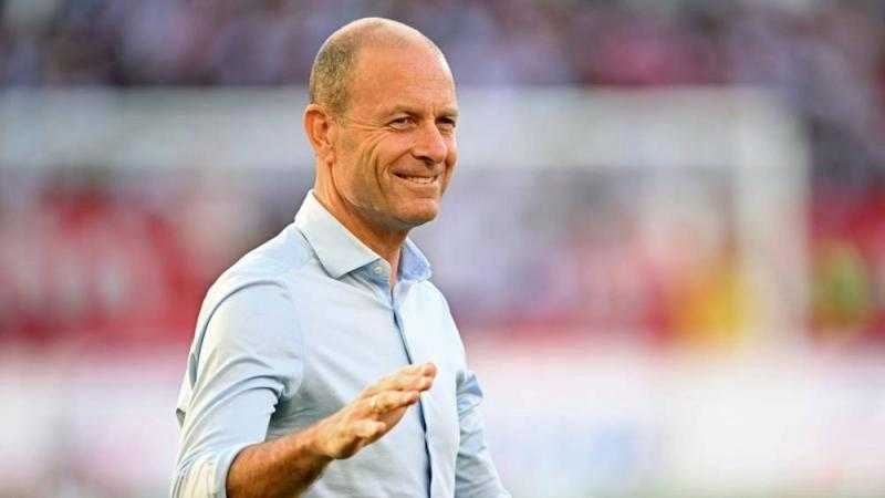 أحمد شوبير: مدرب الأهلي يطالب النادي بتقديم الدعم الكامل للفريق حاليا