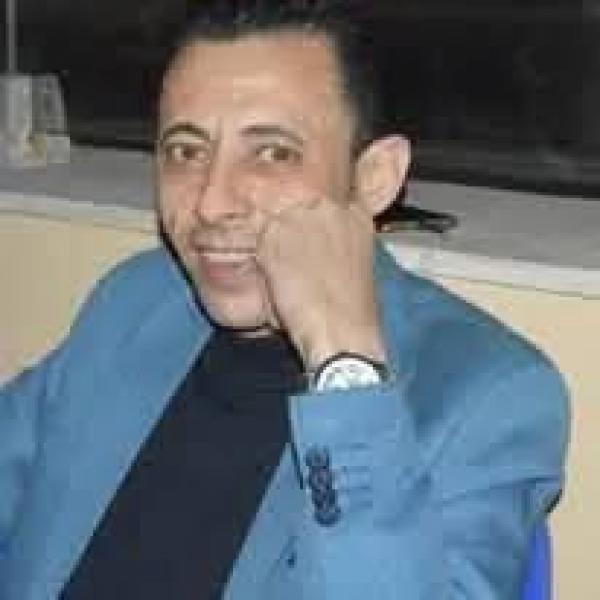 الكاتب الكبير  مدحت الشيخ 