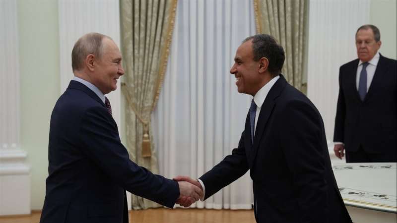 وزير الخارجية يسلم فلاديمير بوتين