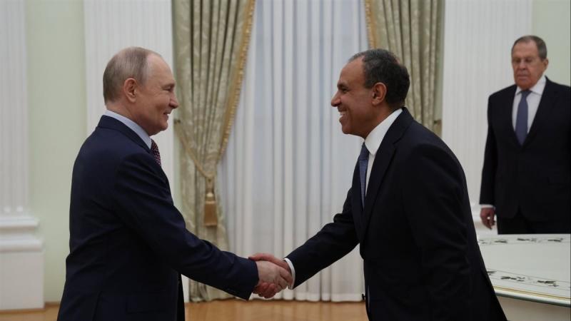 وزير الخارجية يسلم رسالة خطية من رئيس الجمهورية إلى فلاديمير بوتين