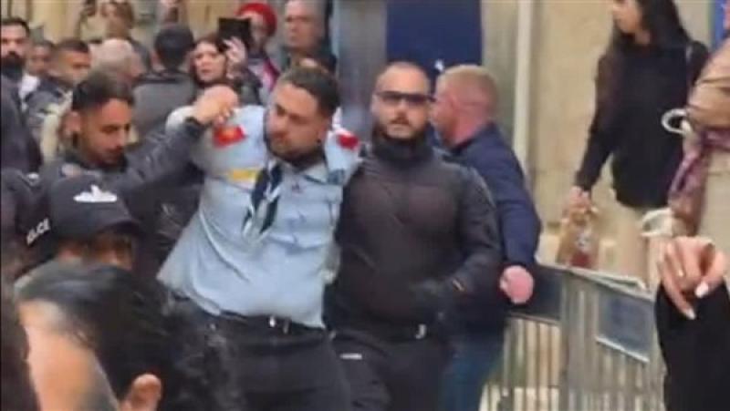 اعتقالات المصلين في كنيسة القيامة