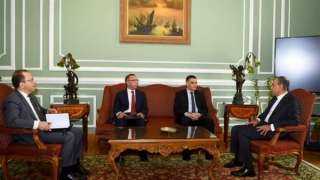 الخارجية تبحث مع الشراء الموحد تعزيز الأمن الصحي وتوسيع صادرات الدواء المصري... الخارجية تبحث مع الشراء الموحد تعزيز الأمن الصحي وتوسيع صادرات الدواء المصري إلى أفريقيا