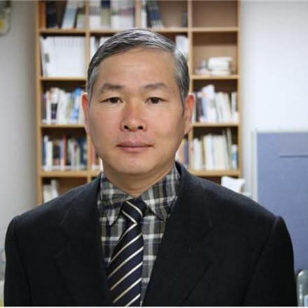 الشاعر الكوري الدكتور كانغ بيونغ تشول