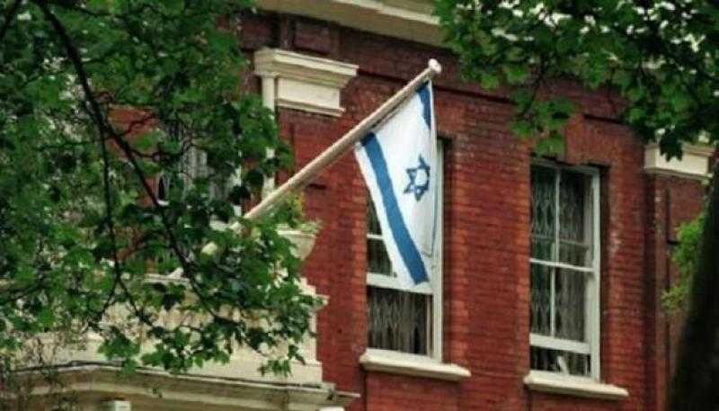 شرطة لندن تنفي تعرض السفارة الإسرائيلية لهجوم.. وتؤكد استمرار تأمينها