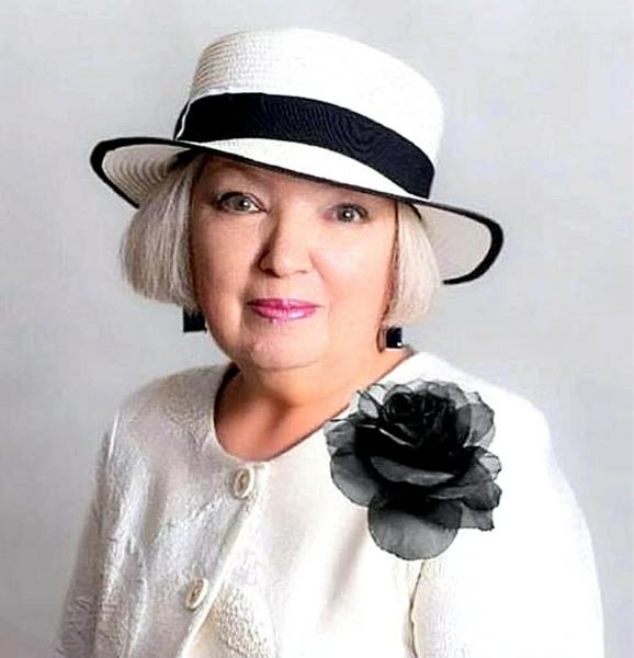 الشاعرة الروسية أولغا ليفادنايا