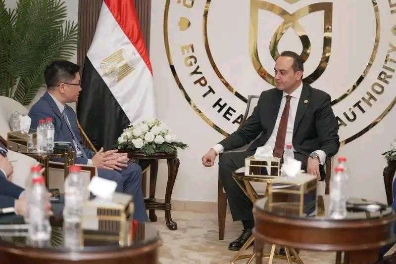 رئيس هيئة الرعاية الصحية يلتقي وفد شركة ”مايندراي” و”كيميت” لبحث تعزيز الشراكة في تكنولوجيا وتجهيزات المعامل الطبية والتحول الرقمي