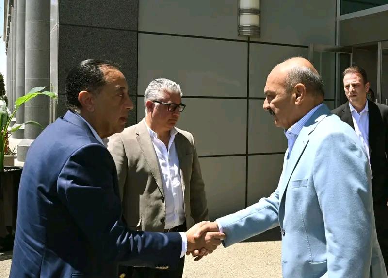 الدكتور مصطفى مدبولى فى بداية الجولة