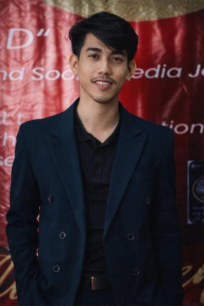 الكاتب الصحفي العالمي  الفلبيني أنطونيو ما-آت