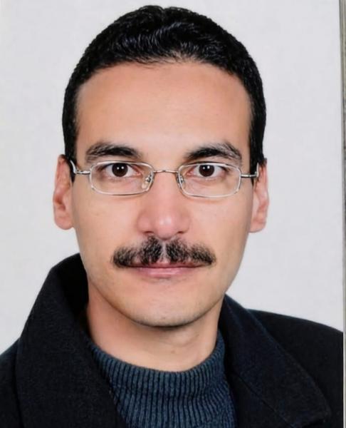 الكاتب  شريف عبد المنعم زاهر