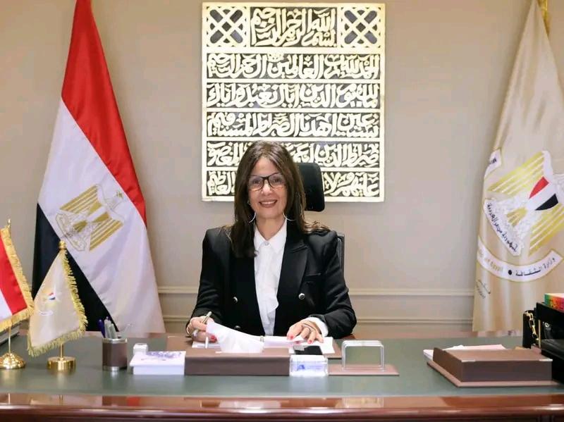 وزيرة الثقافة 