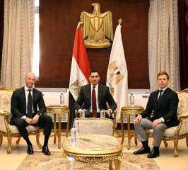 وزير الشباب والرياضة يلتقي نائب رئيس اللجنة الأولمبية الروسية ورئيس مجموعة ماراثون الاستثمارية بروسيا