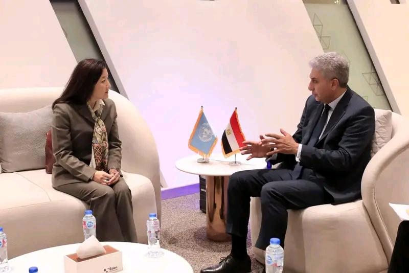وزير السياحة و الممثل المقيم لبرنامج الأمم المتحدة الإنمائي في مصر 