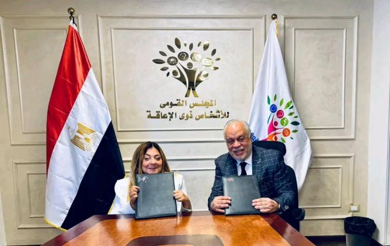 الدكتور أشرف زكي والدكتورة إيمان كريم