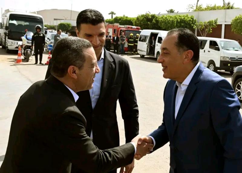 جانب من جولة رئيس الوزراء 