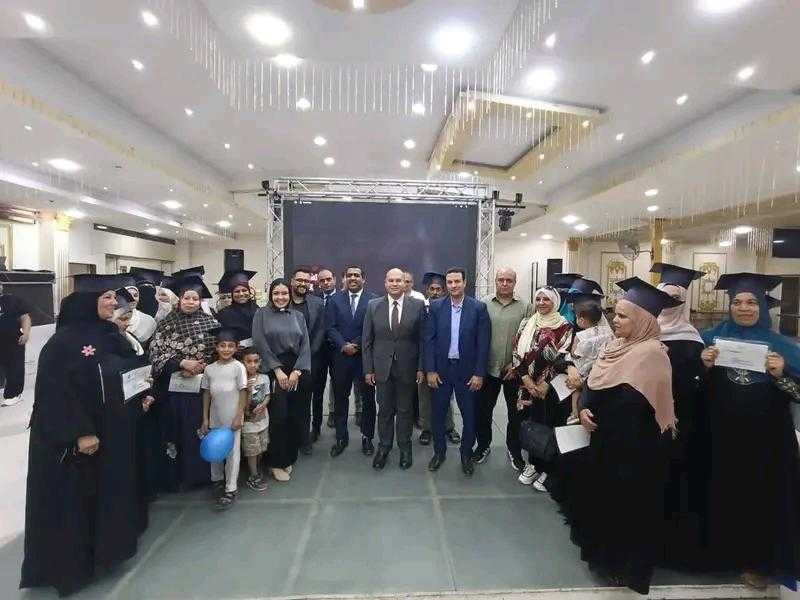 نائب محافظ الجيزة يشهد حفل تخريج ٨٠ متحررًا من الأمية ضمن مشروع نور حياتهم بمركز البدرشين