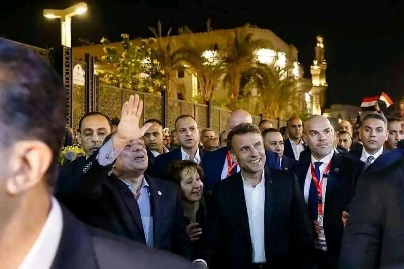 جانب من زيارة ماكرون للإسكندرية 