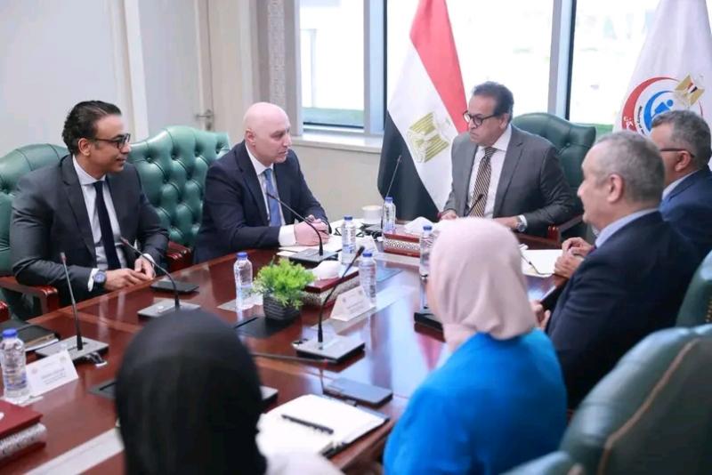 وزير الصحة خلال الاجتماع 