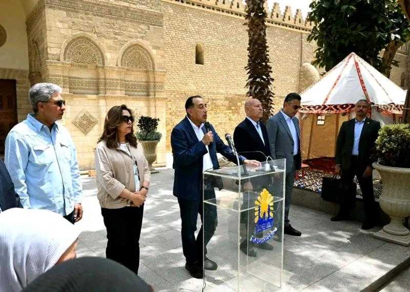 مدبولي: توجيهات من فخامة الرئيس بضرورة تخفيف الضغط عن القاهرة القديمة وفتح المجال أمامها لاستعادة جمالها ورونقها