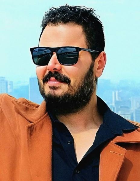الكاتب الكبير الحسين عبدالرازق 
