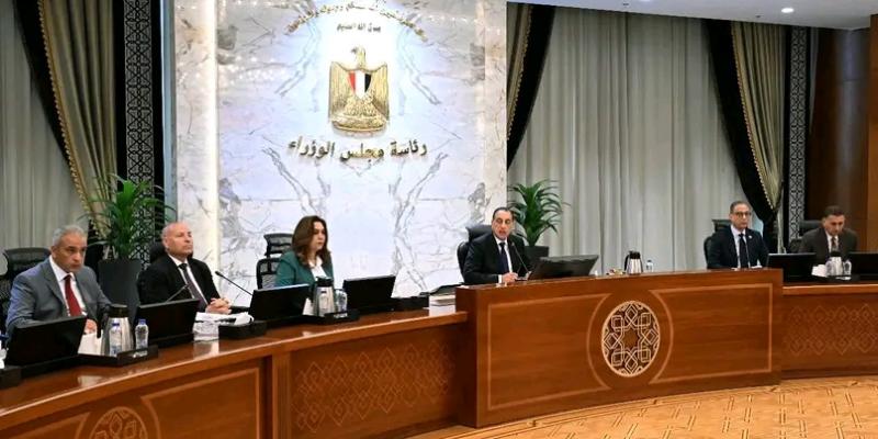 جانب من اجتماع رئيس الوزراء مع مجلس المحافظين 