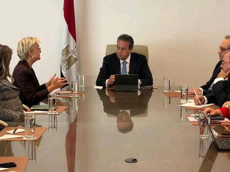 وزير الصحة و نوفارتس وباير