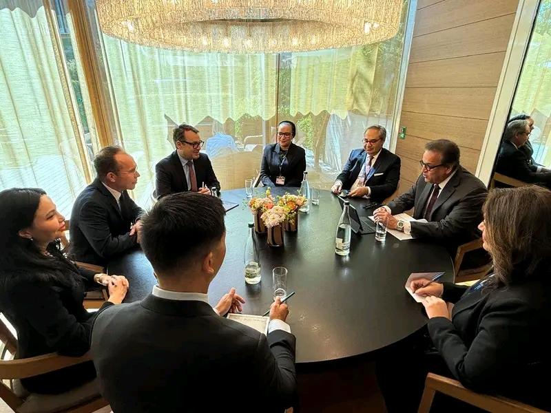 وزير الصحة خلال مشاركته في المائدة المستديرة 