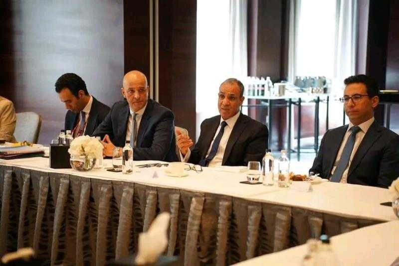 وزير الخارجية يؤكد حرص مصر على جذب الاستثمارات البريطانية خلال لقائه ممثلي الشركات وصناديق الاستثمار في لندن