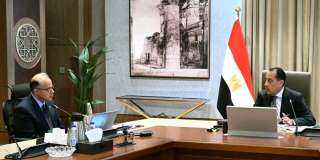 رئيس الوزراء يستعرض مع وزير الاستثمار والتجارة الخارجية عدداً من ملفات العمل رئيس الوزراء يستعرض مع وزير الاستثمار والتجارة الخارجية عدداً من ملفات العمل