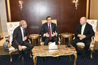 وزير الشباب والرياضة يؤازر منتخب مصر فى وديته أمام نظيره الروسي