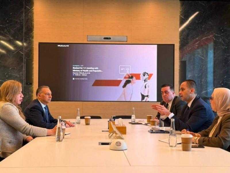 وزارة الصحة تبحث تسريع التحول الرقمي بالتعاون مع PWC